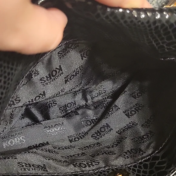 Black MK crossbody - Picture 5 of 6